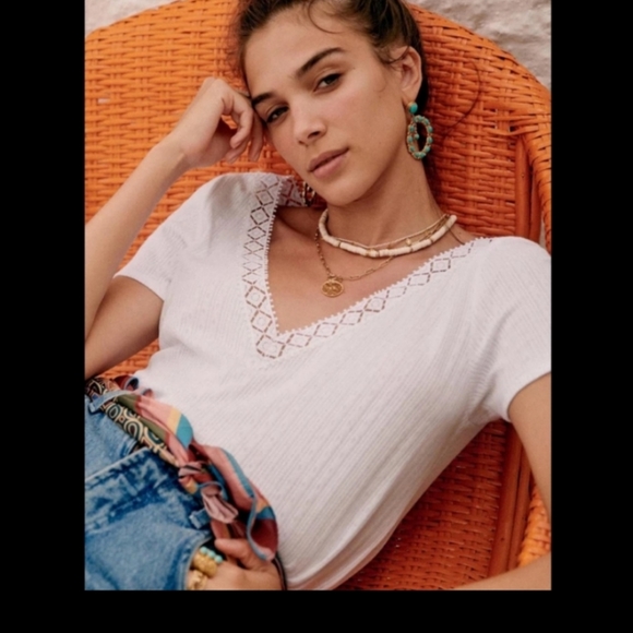 Sezane Tops - Sezane Anael V Neck T Shirt NWT